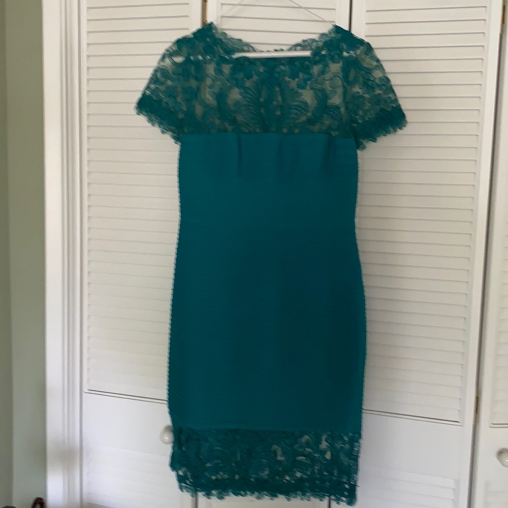 Cocktail dress.  Tadashi Shoji. Size small.